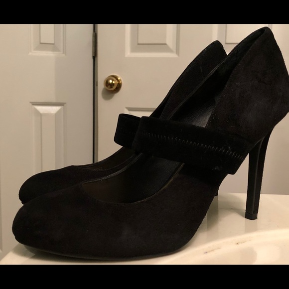 SHOES - Picture 4 of 8